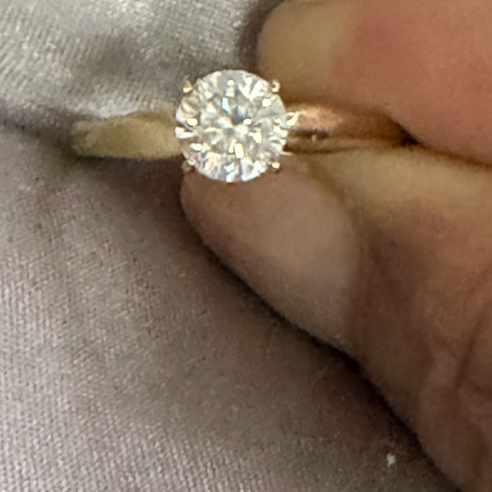 Elegant Gold Diamond Ring